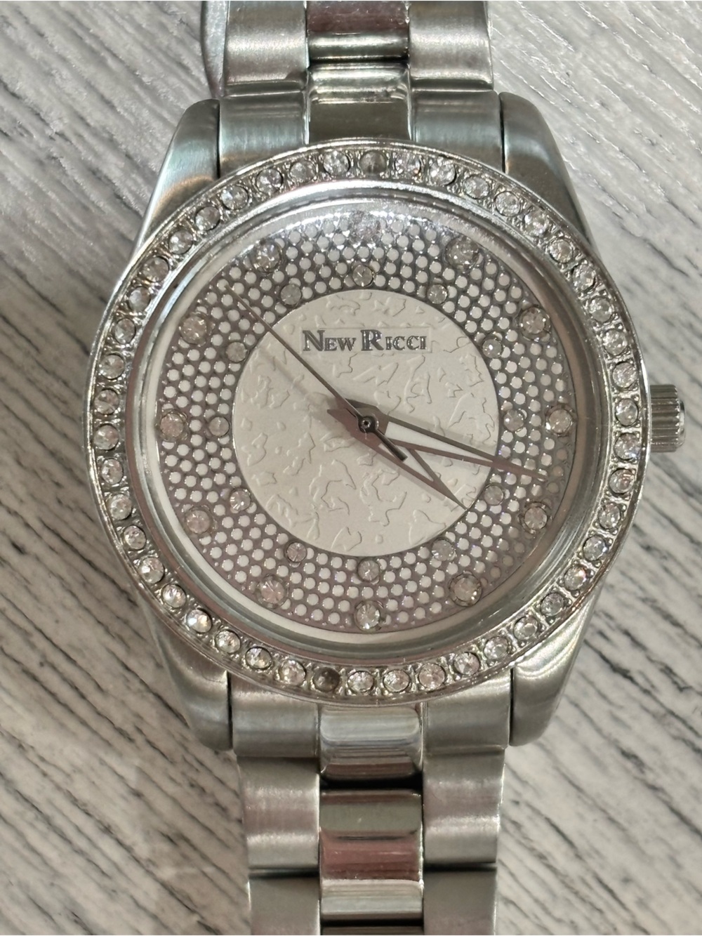 NEW RICCI Women’s Silvertone Watch Jeweled Bezel 32mm Case 8” Band **READ**